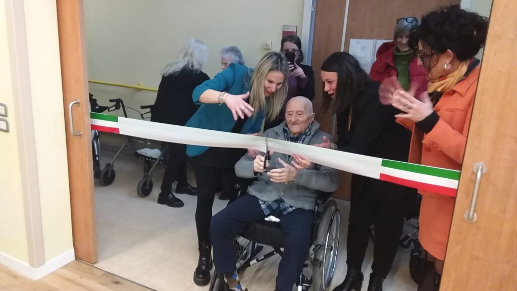 taglio nastro inaugurazione palestra Tulipani